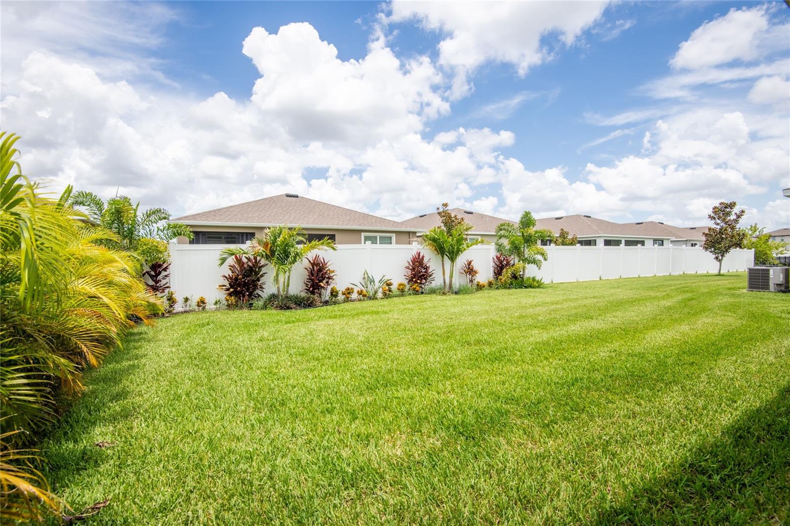 Image 22 of 33 For 13372 Waterleaf Garden Circle