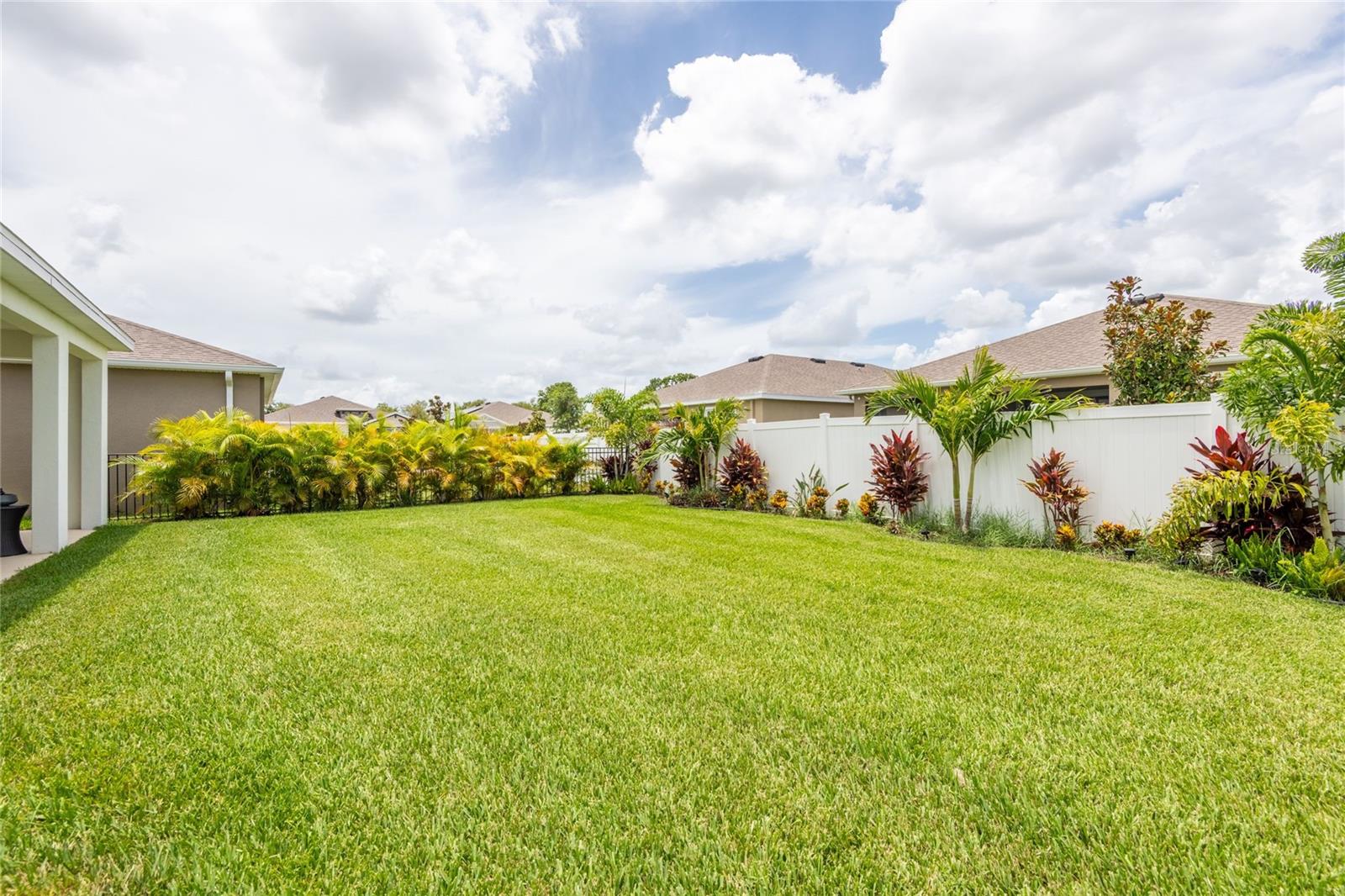 Image 24 of 33 For 13372 Waterleaf Garden Circle