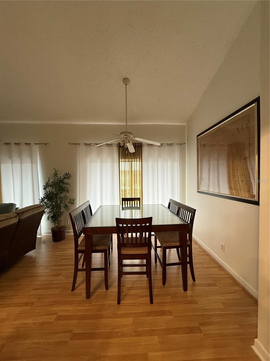Listing photo id 10 for 3001 Bough Avenue D