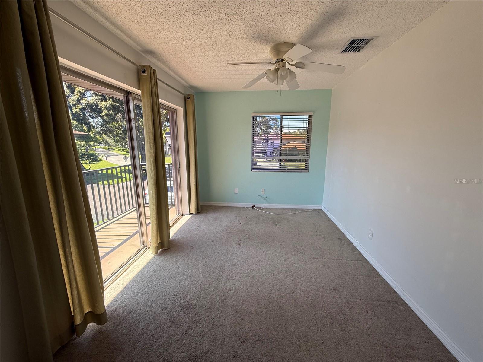 Listing photo id 17 for 3001 Bough Avenue D