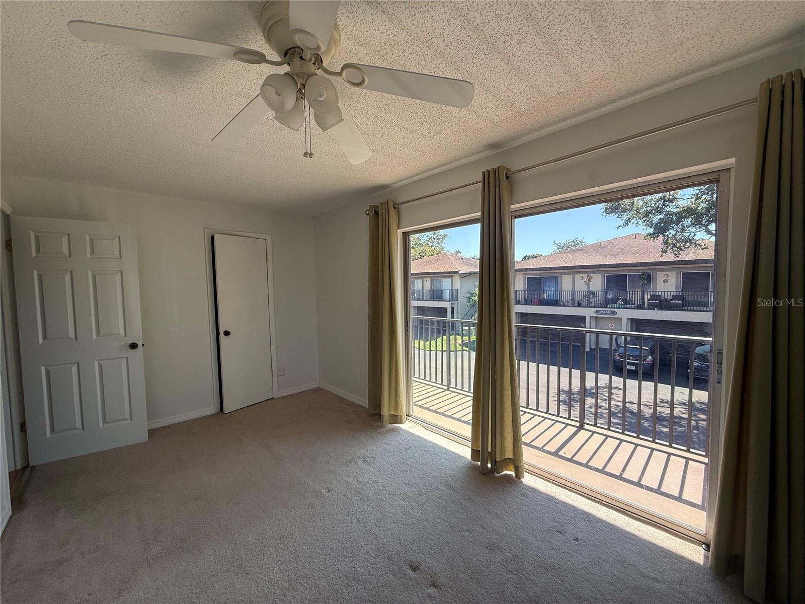 Listing photo id 18 for 3001 Bough Avenue D