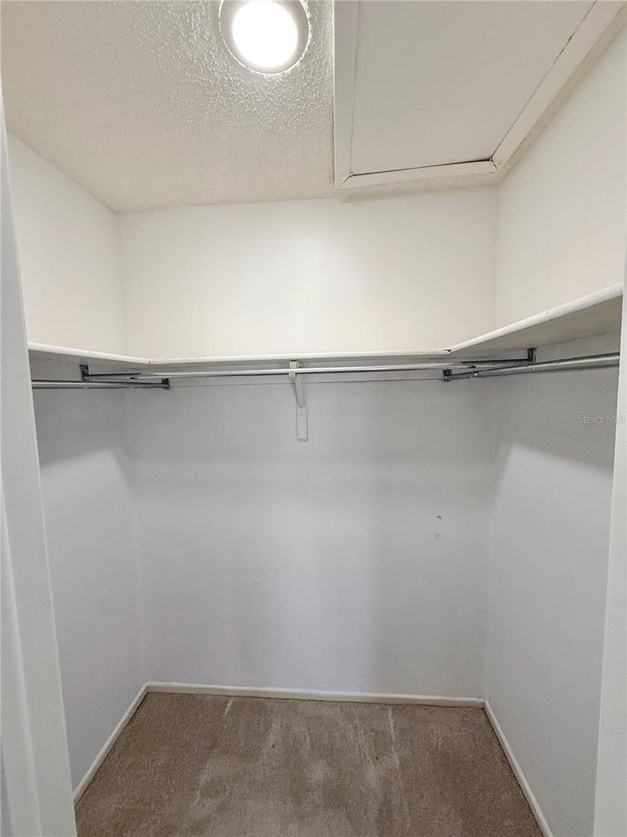 Listing photo id 22 for 3001 Bough Avenue D