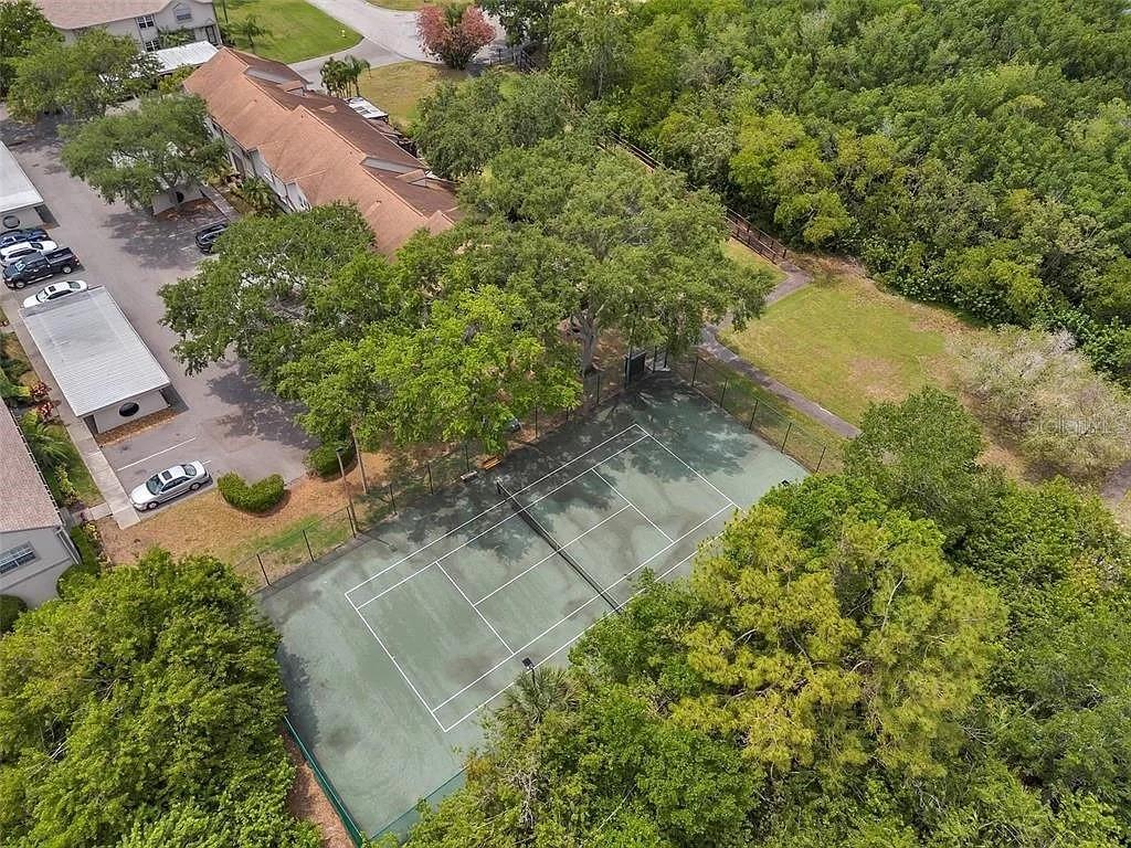 Listing photo id 29 for 3001 Bough Avenue D