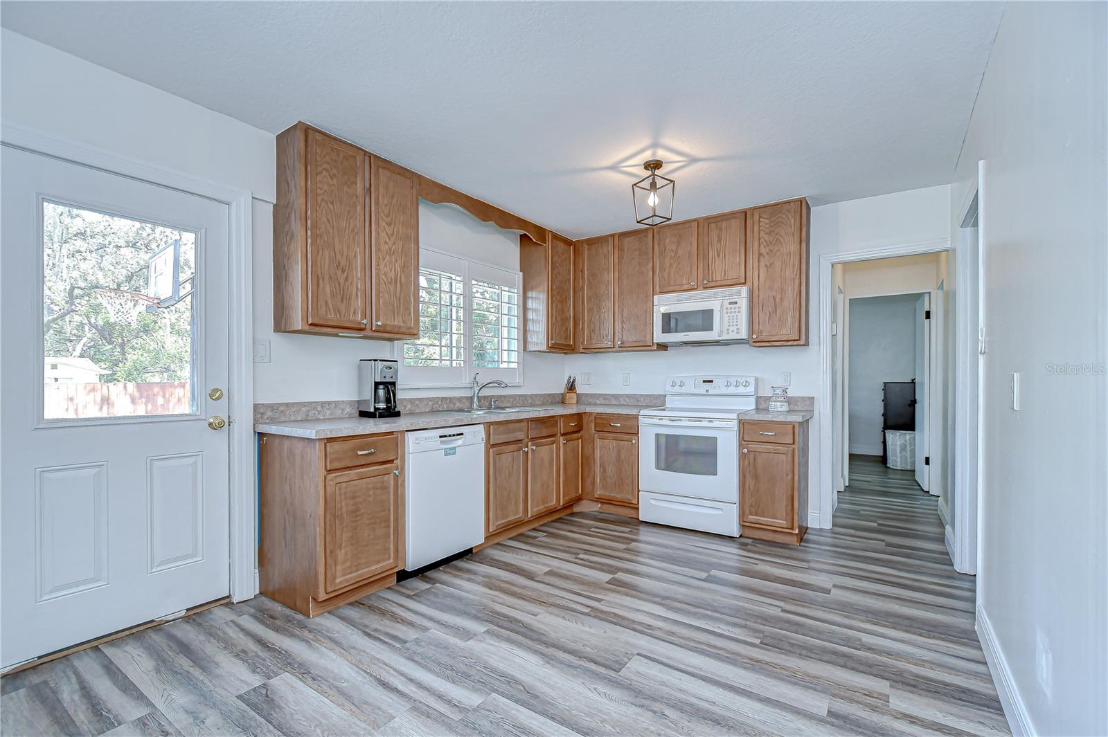 Image 7 of 30 For 12925 Rome Avenue