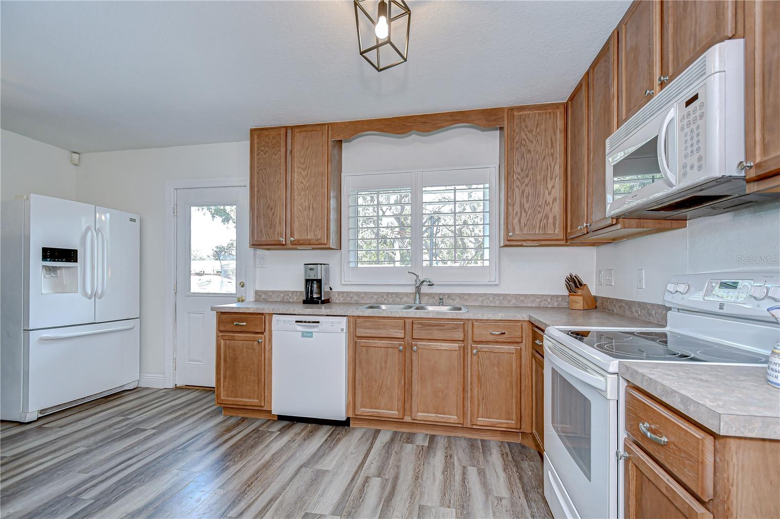 Image 8 of 30 For 12925 Rome Avenue
