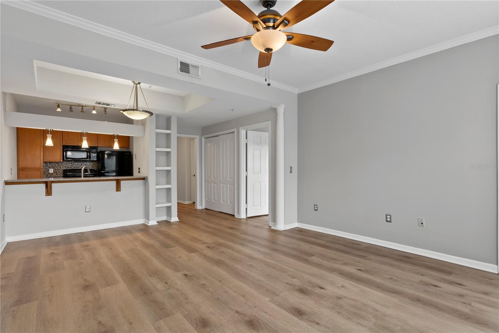 Image 4 of 28 For 800 Dakota Avenue 315