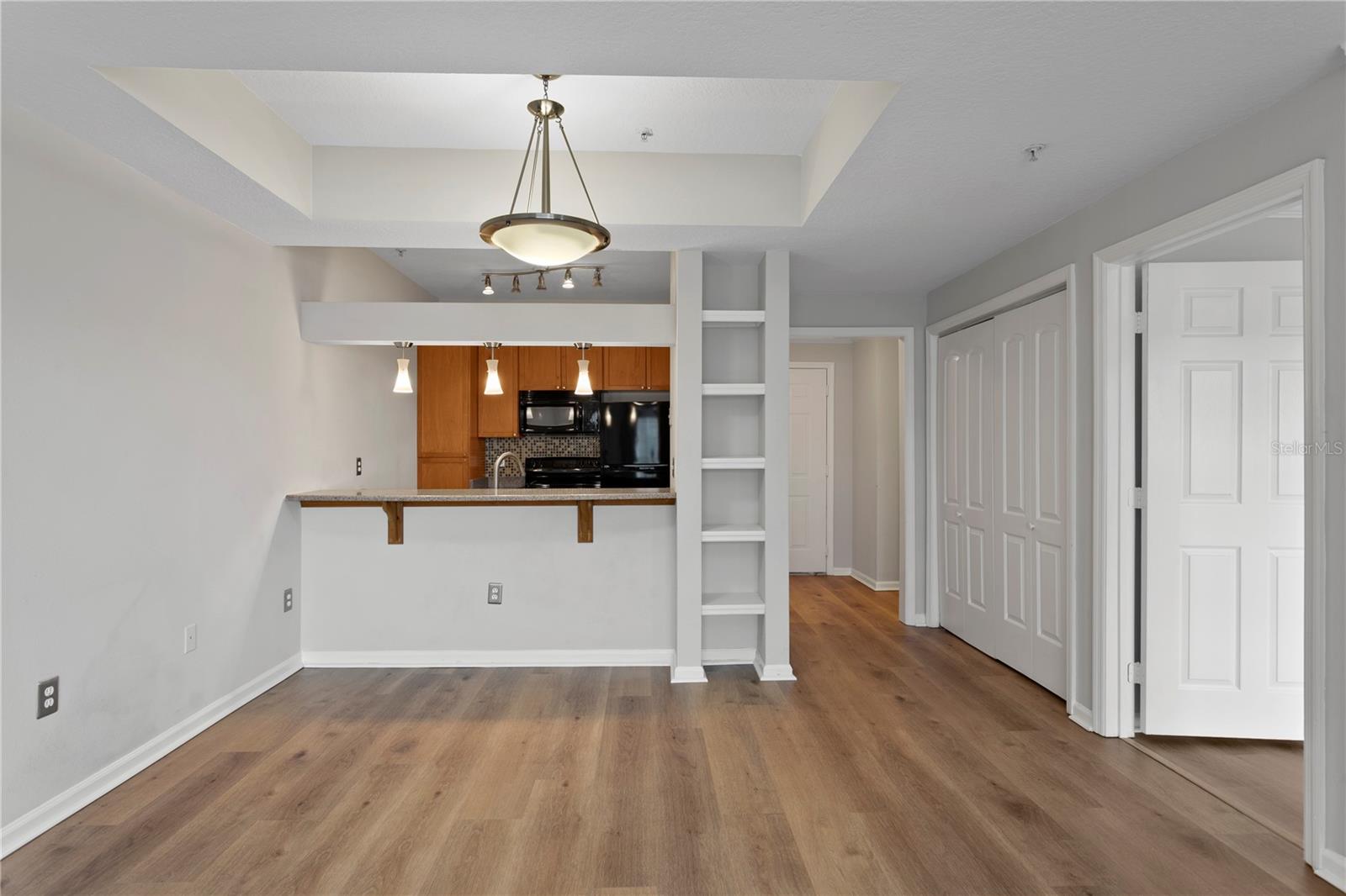 Image 5 of 28 For 800 Dakota Avenue 315