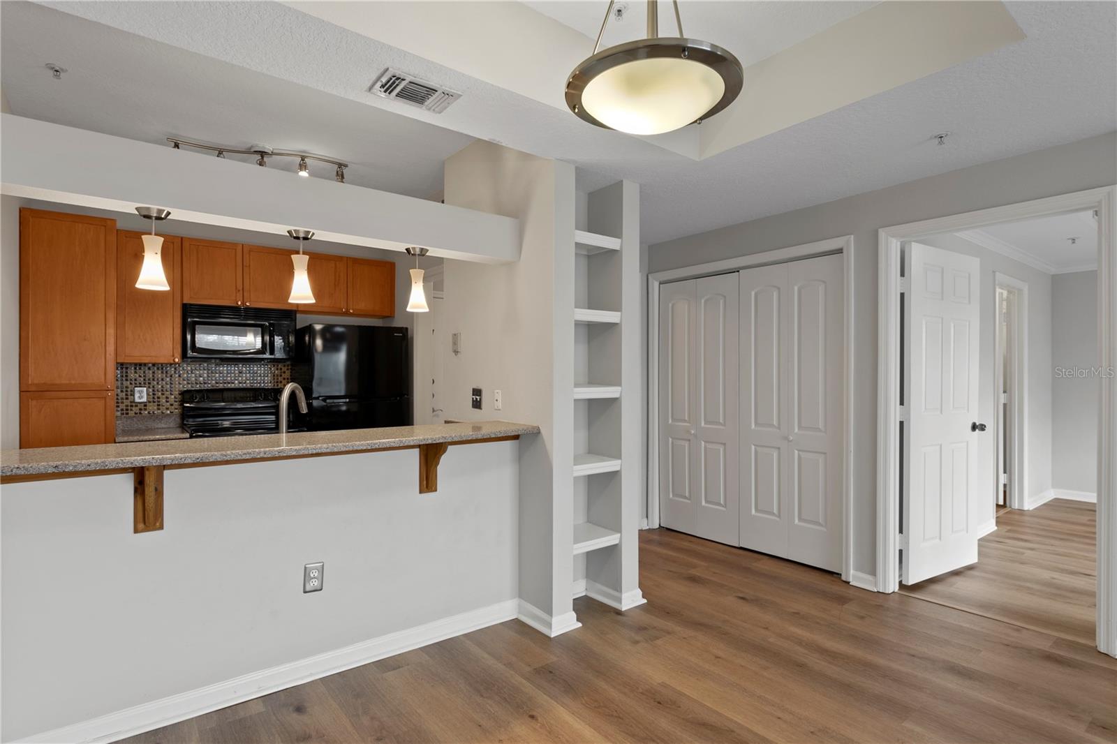 Image 6 of 28 For 800 Dakota Avenue 315