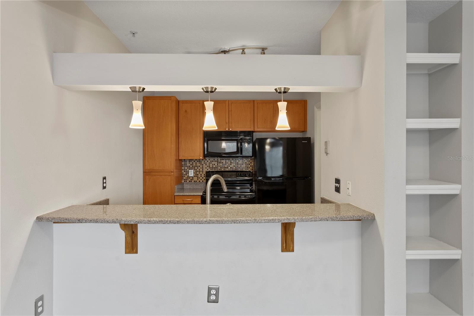 Image 7 of 28 For 800 Dakota Avenue 315