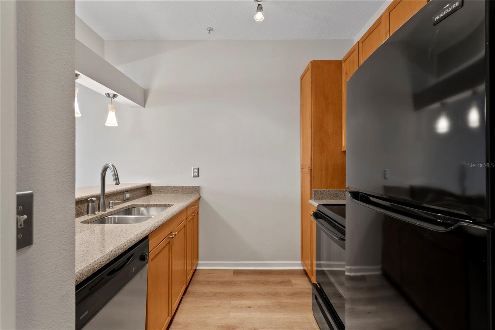 Image 8 of 28 For 800 Dakota Avenue 315