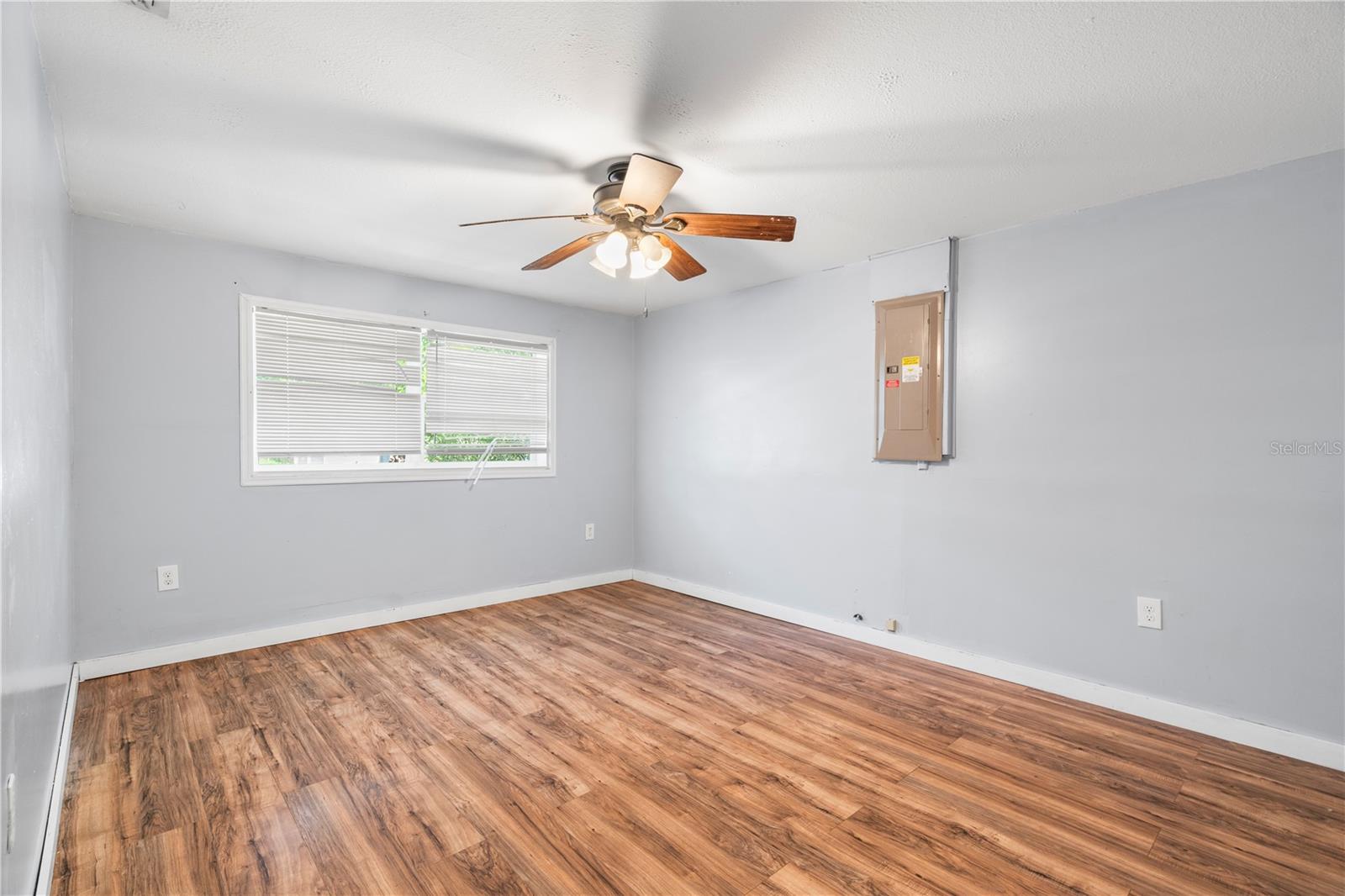 Image 16 of 42 For 4624 Belfast Drive