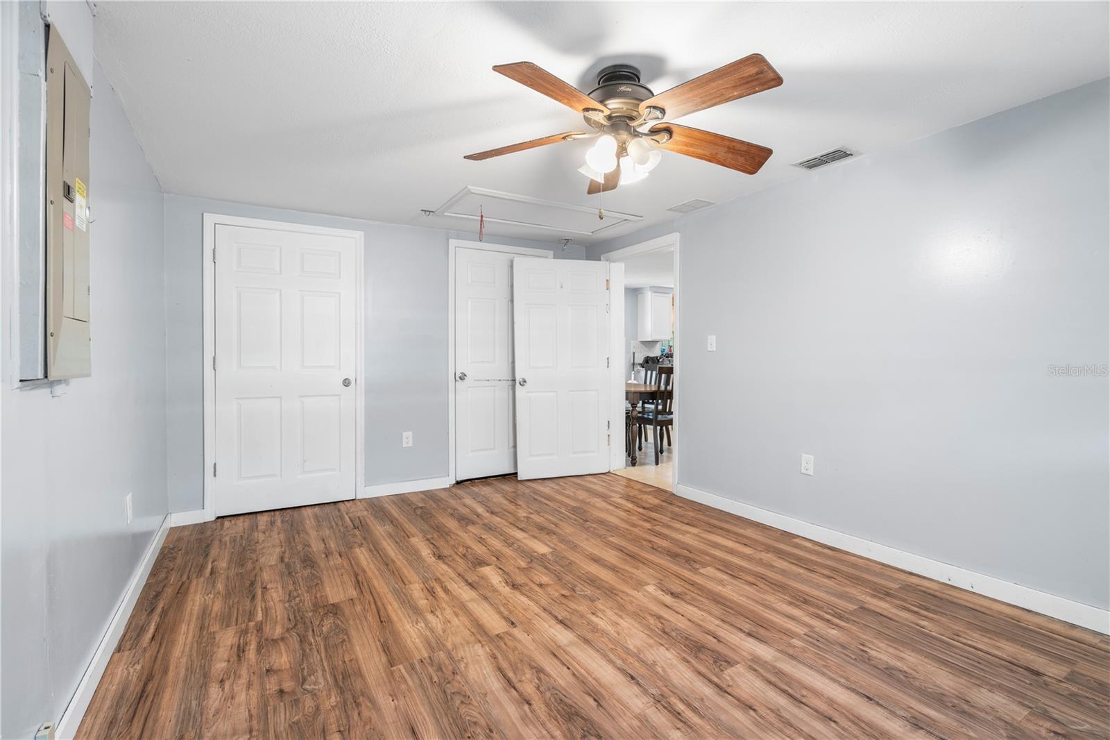 Image 19 of 42 For 4624 Belfast Drive