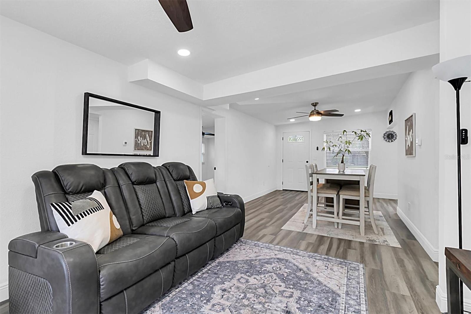 Listing photo id 8 for 10633 Raffia Drive