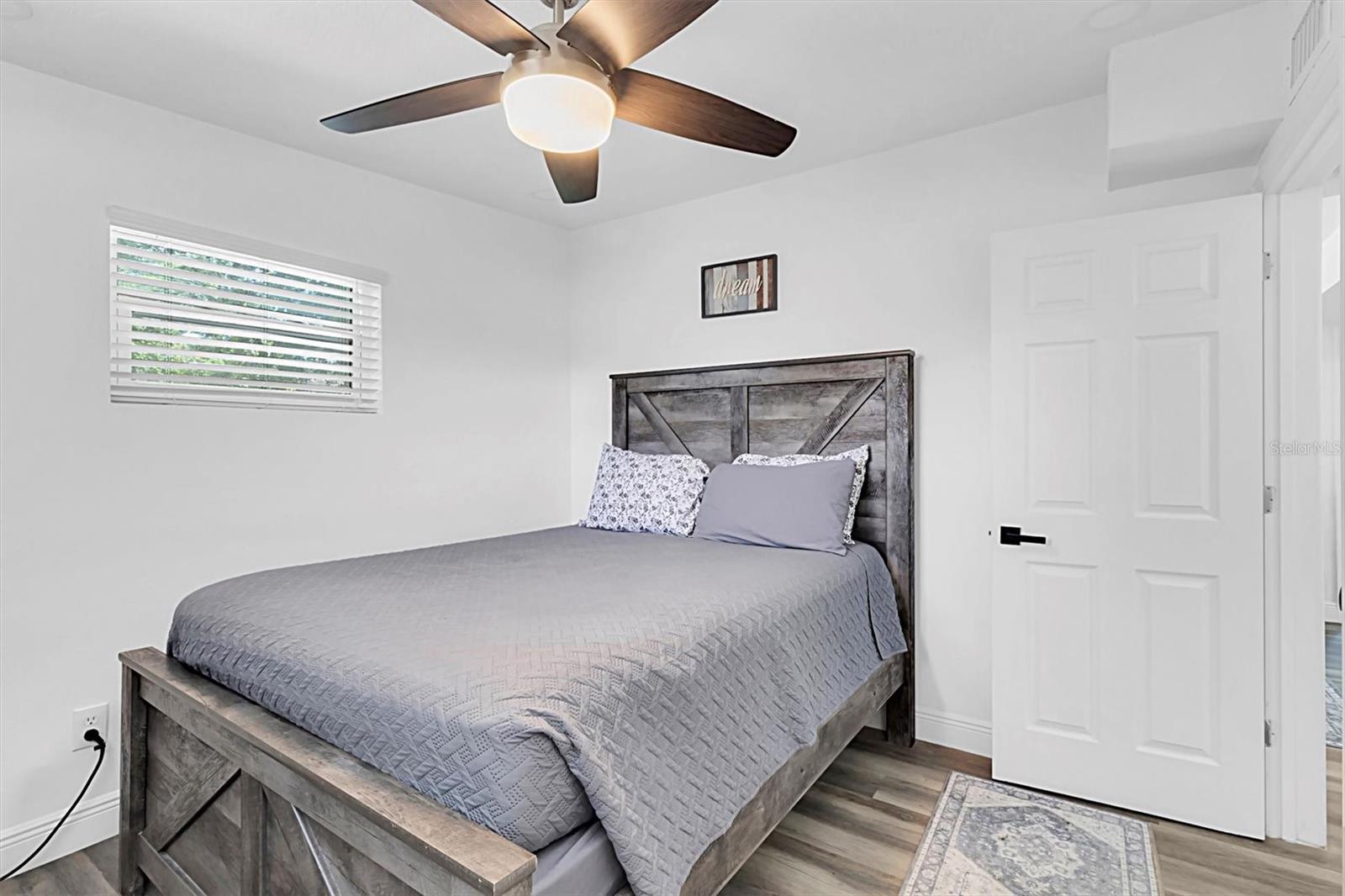 Listing photo id 12 for 10633 Raffia Drive