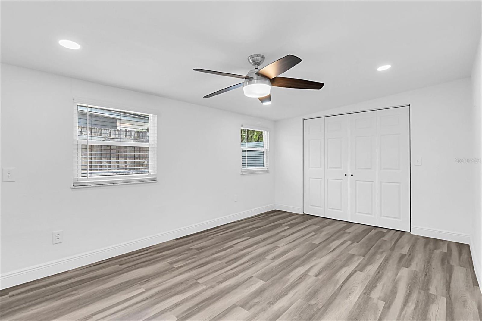 Listing photo id 16 for 10633 Raffia Drive