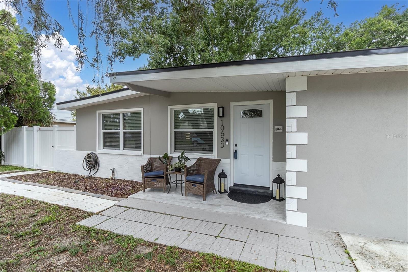 Listing photo id 0 for 10633 Raffia Drive