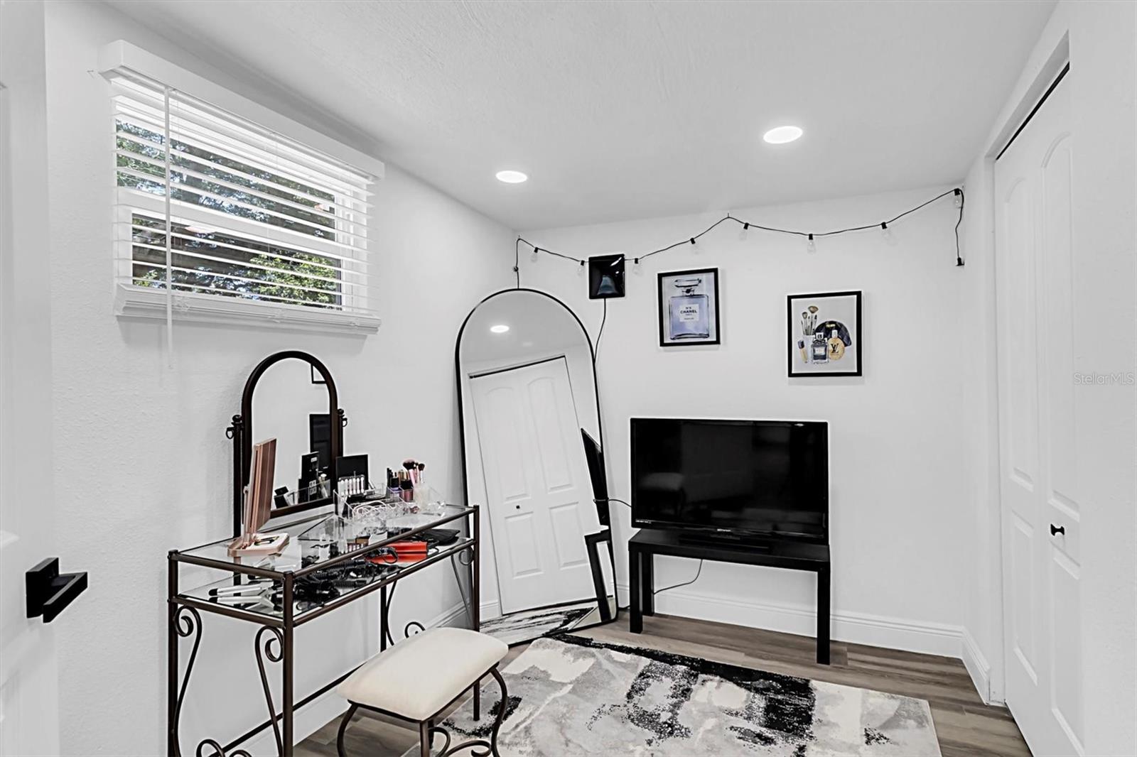 Listing photo id 19 for 10633 Raffia Drive