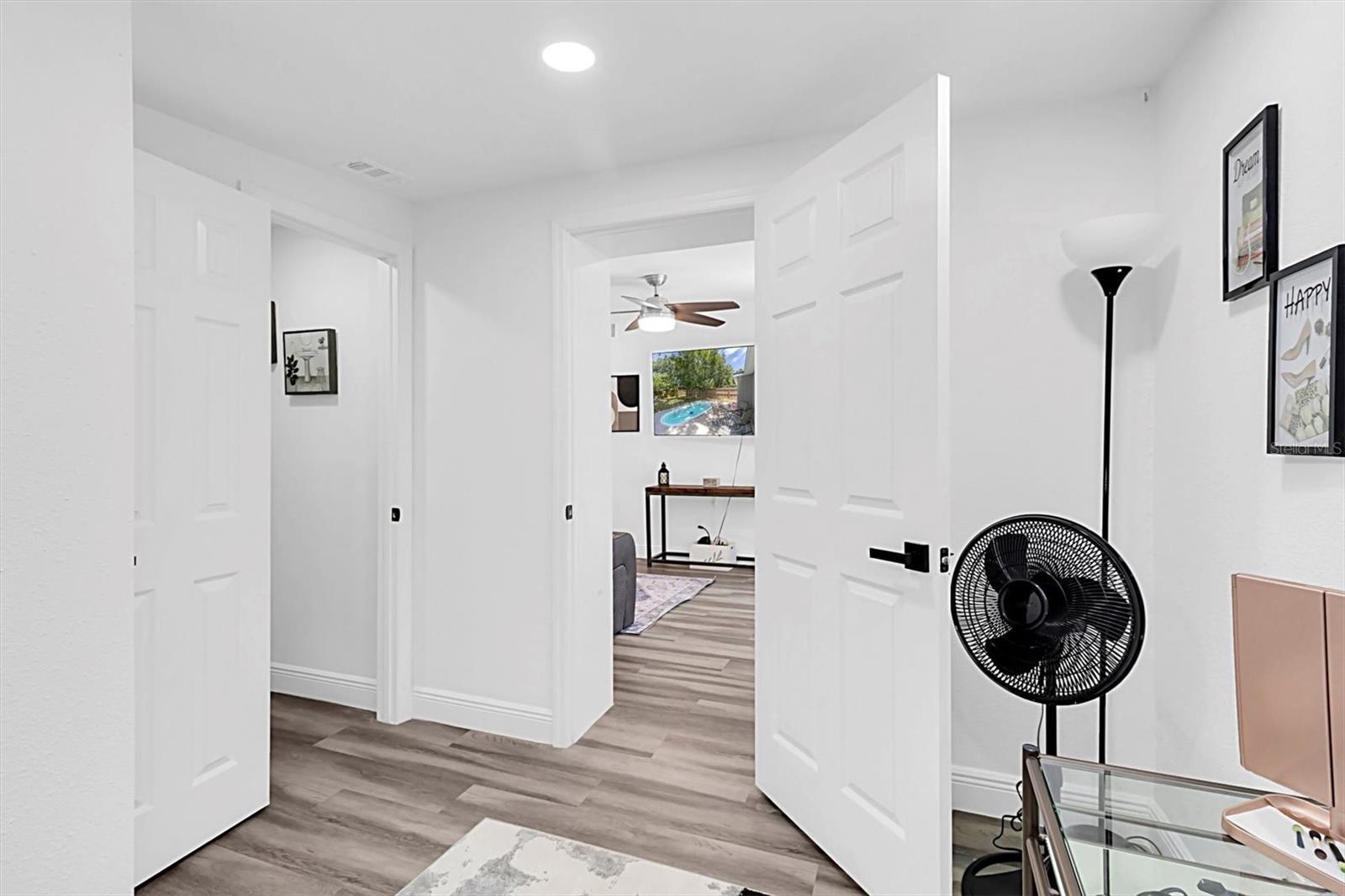 Listing photo id 20 for 10633 Raffia Drive