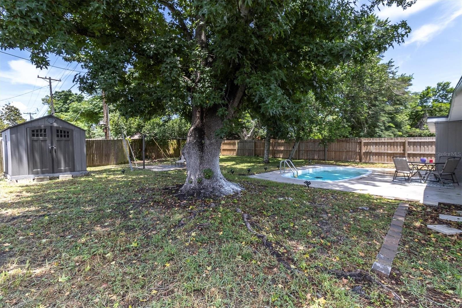 Listing photo id 25 for 10633 Raffia Drive
