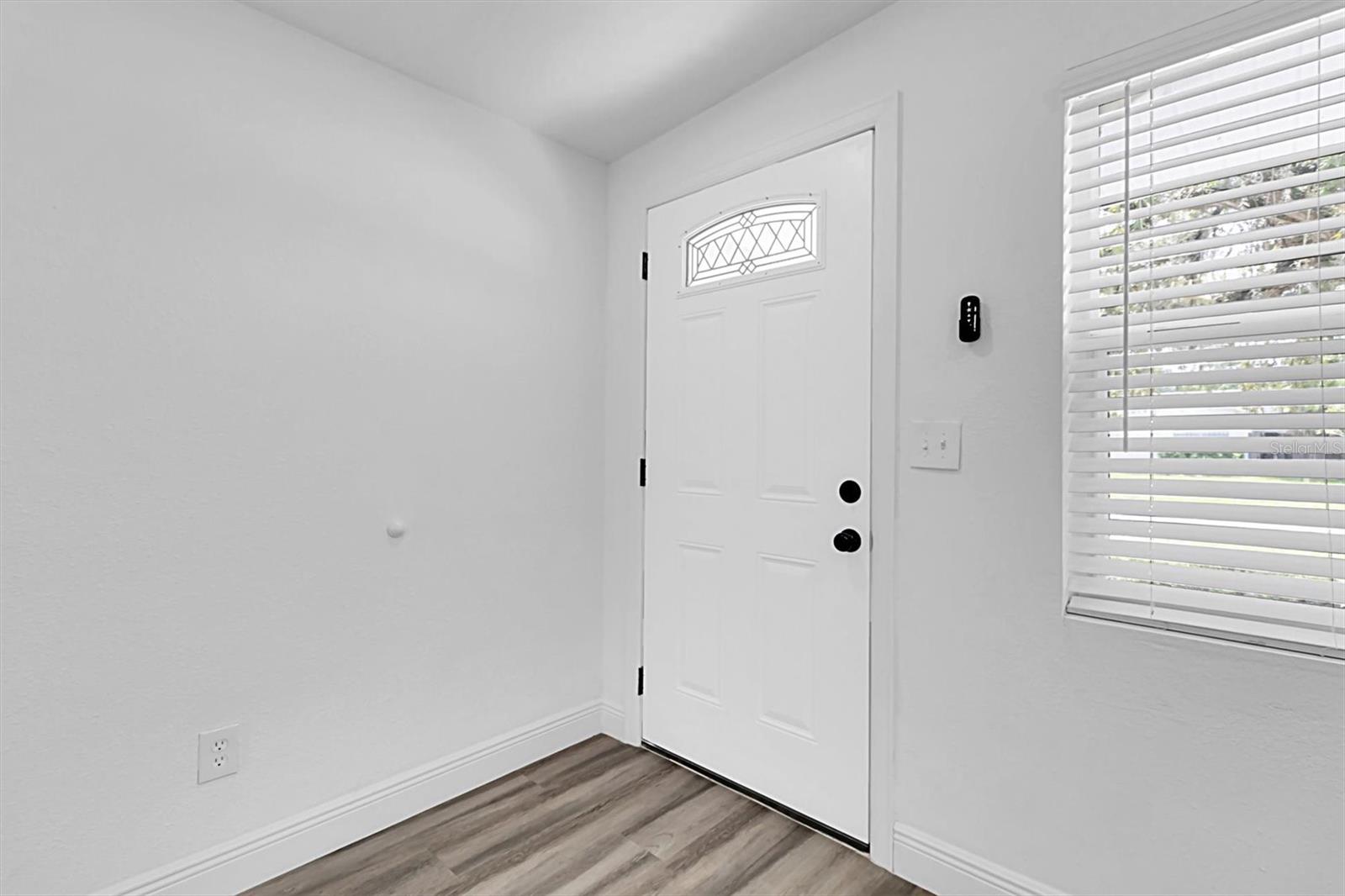 Listing photo id 1 for 10633 Raffia Drive