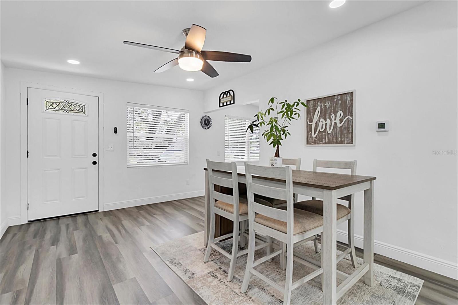 Listing photo id 2 for 10633 Raffia Drive