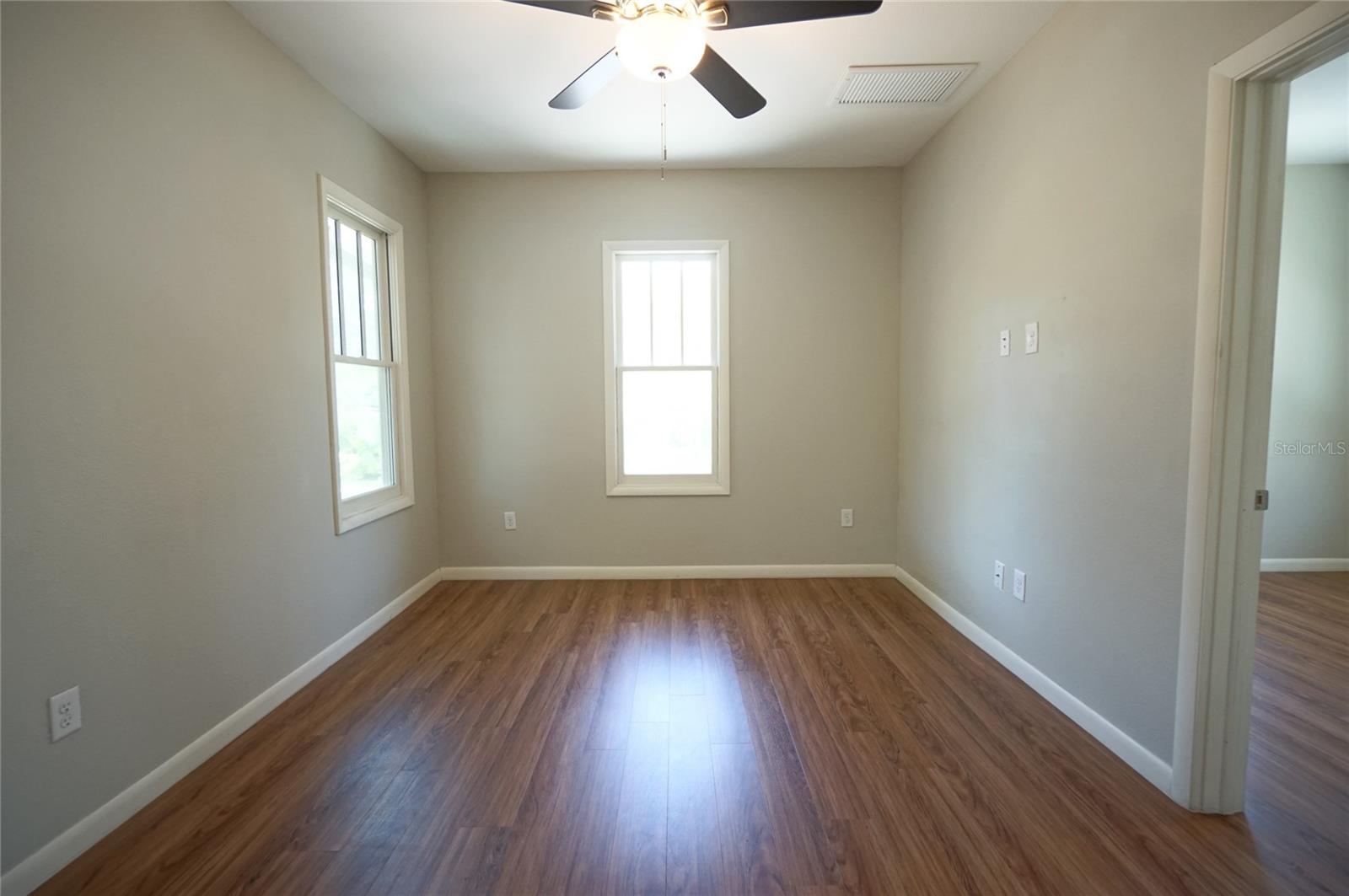 Listing photo id 0 for 1901 Bristol Avenue