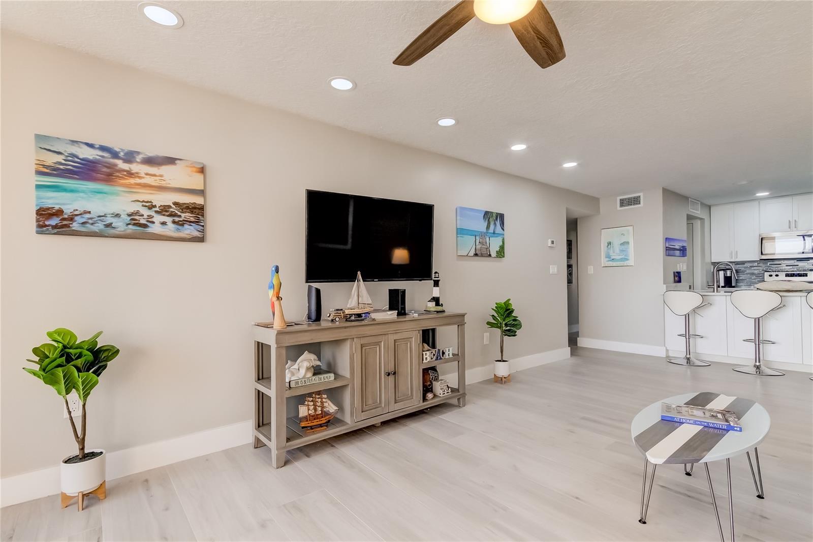 Image 8 of 55 For 440 Gulfview Boulevard 1205
