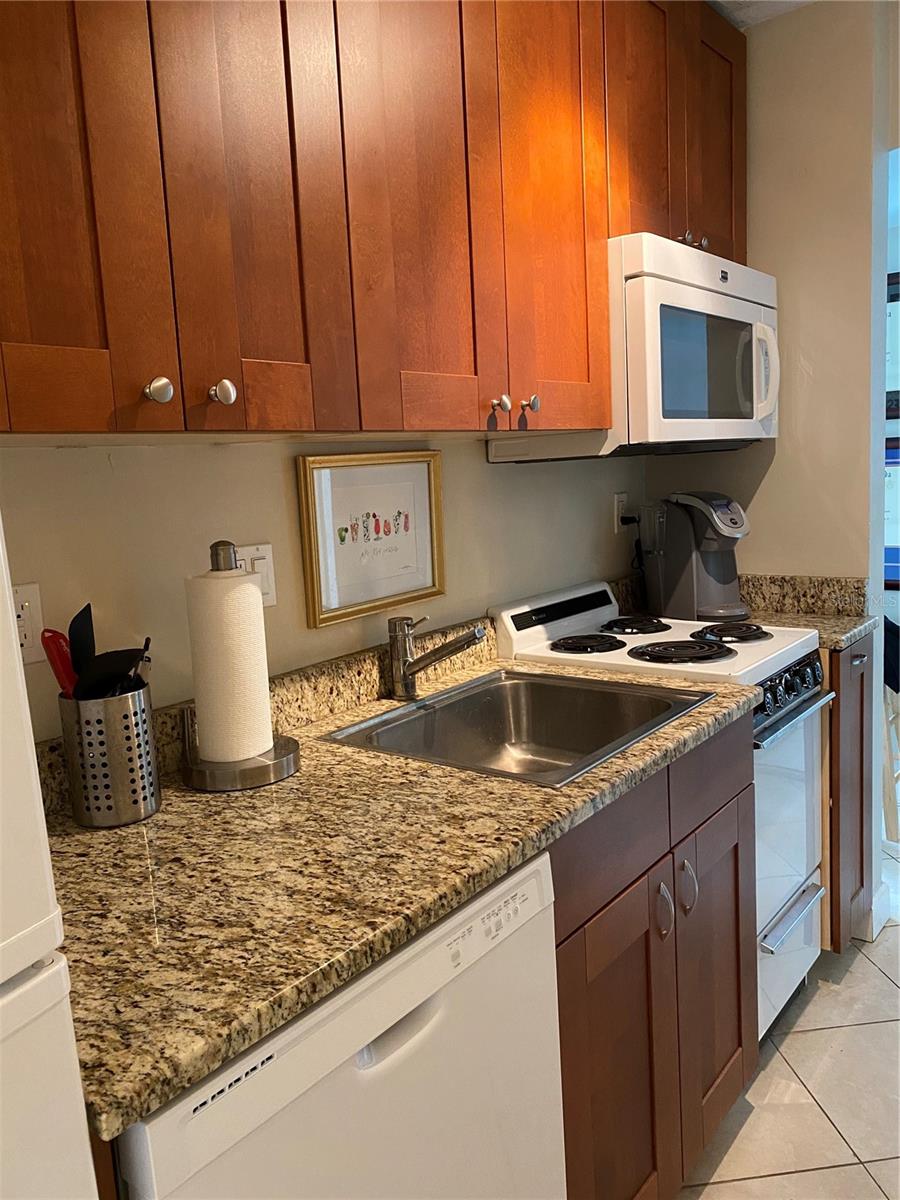 Image 3 of 13 For 626 12th Avenue Ne