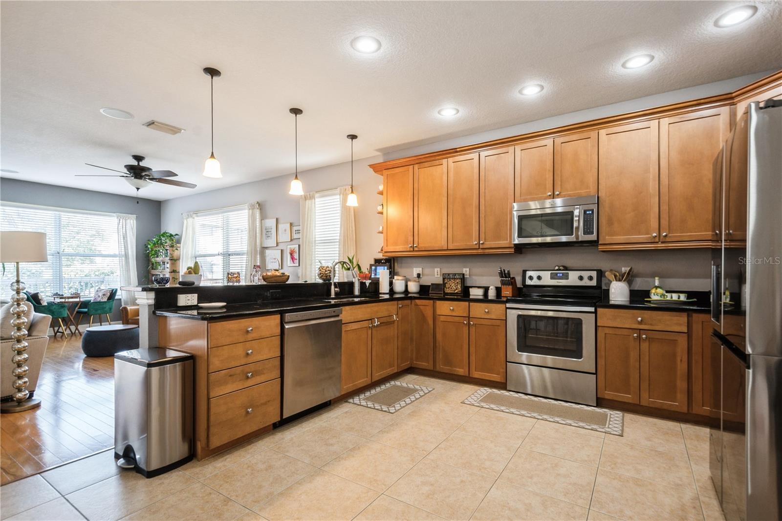 Image 12 of 38 For 10422 La Mirage Court