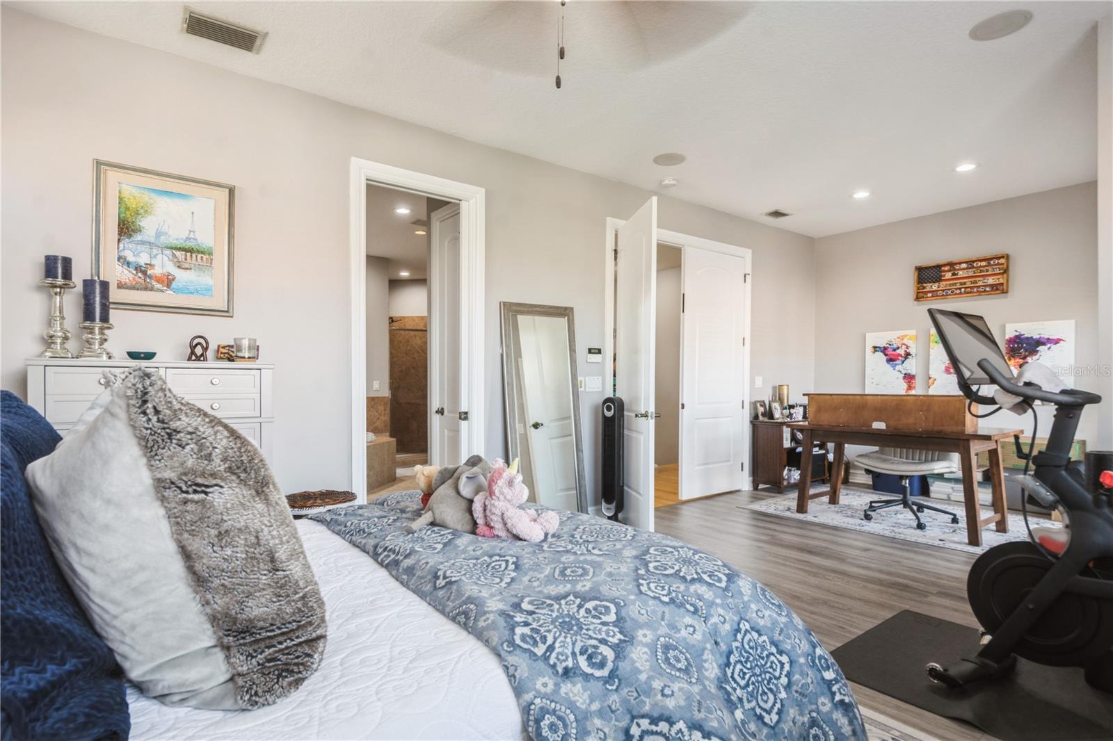 Image 24 of 38 For 10422 La Mirage Court