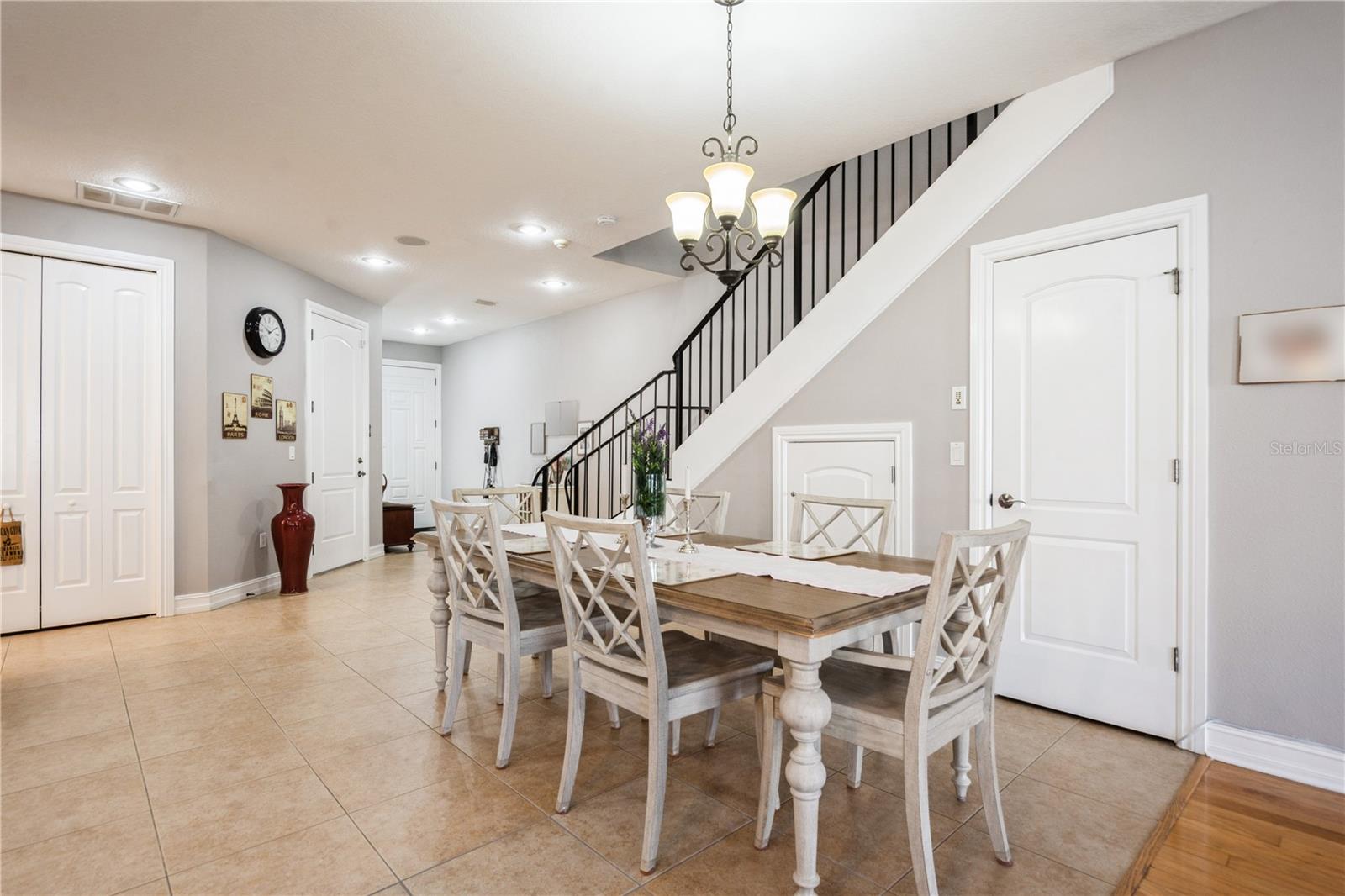 Image 4 of 38 For 10422 La Mirage Court