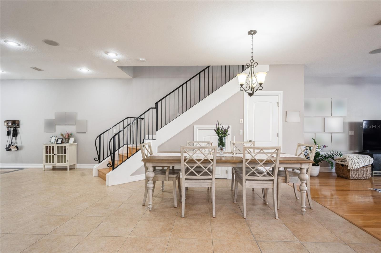 Image 6 of 38 For 10422 La Mirage Court