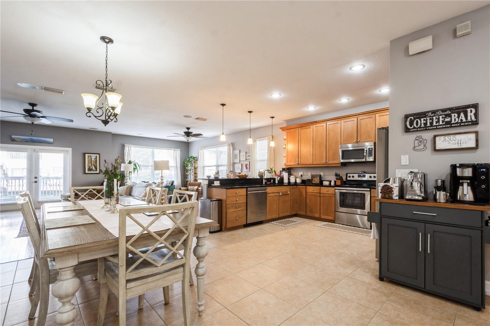 Image 7 of 38 For 10422 La Mirage Court