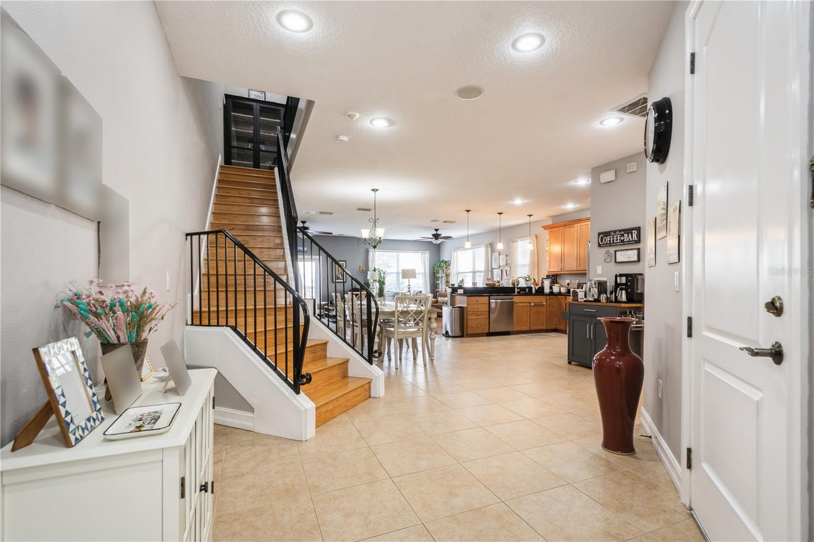Image 8 of 38 For 10422 La Mirage Court