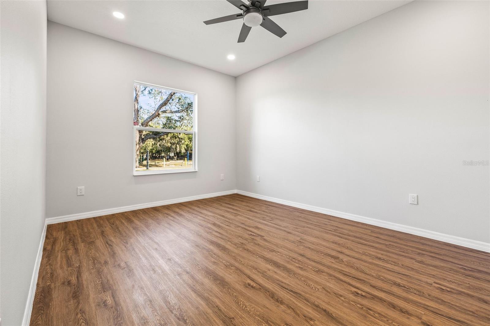 Image 16 of 37 For 6117 113th Avenue