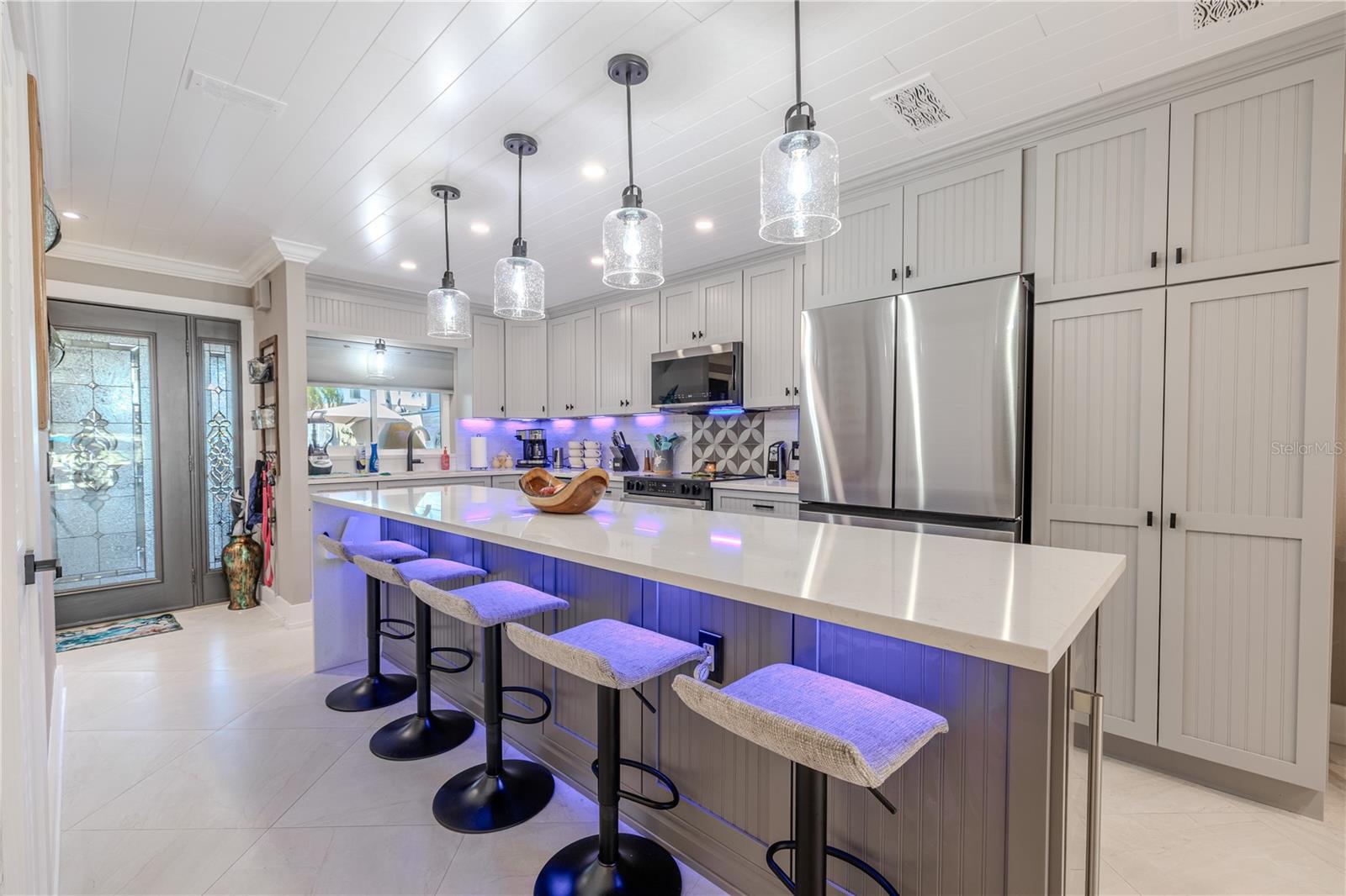 Listing photo id 10 for 523 Boca Ciega Point Boulevard S 1210