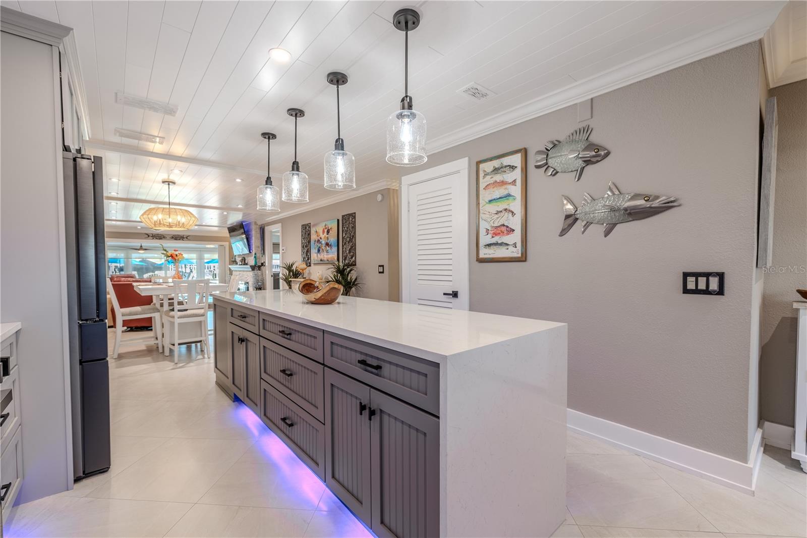 Listing photo id 12 for 523 Boca Ciega Point Boulevard S 1210