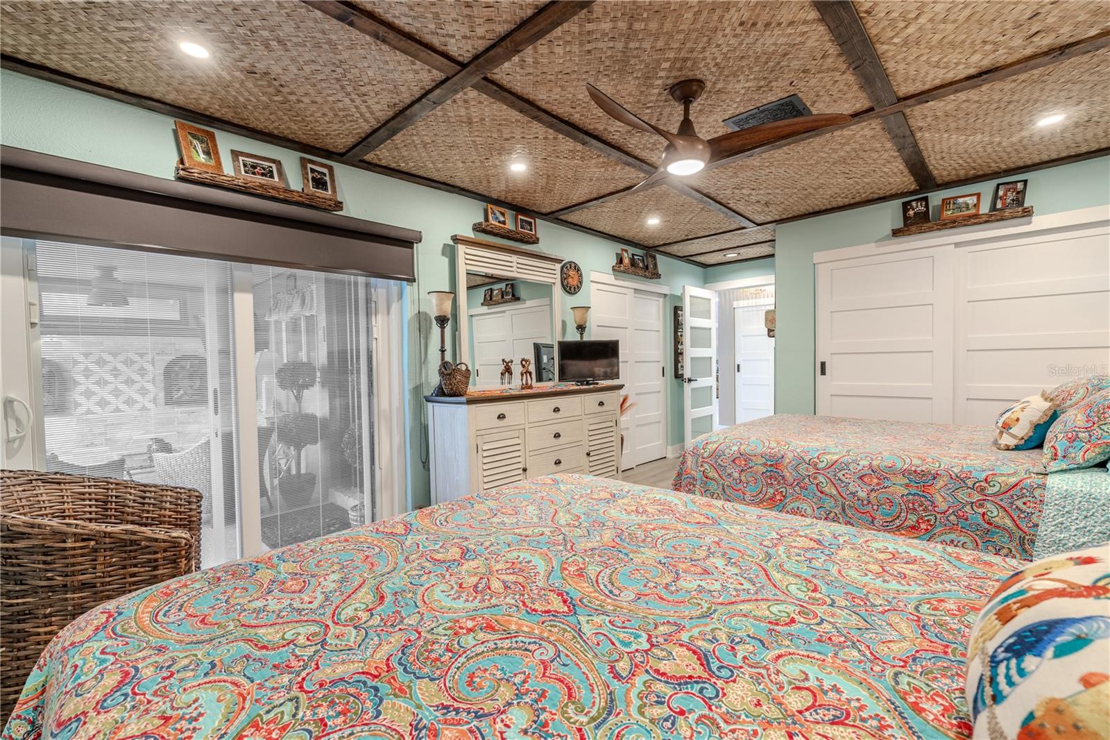 Listing photo id 36 for 523 Boca Ciega Point Boulevard S 1210