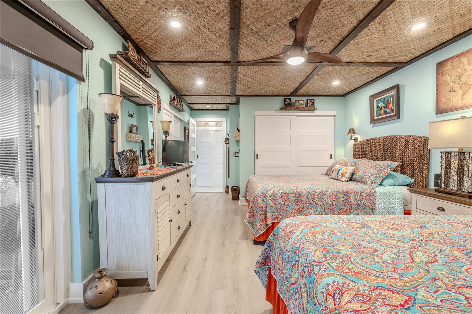 Listing photo id 37 for 523 Boca Ciega Point Boulevard S 1210