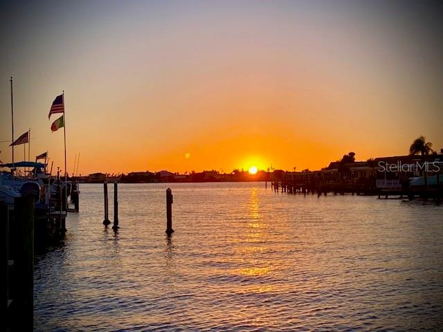 Listing photo id 53 for 523 Boca Ciega Point Boulevard S 1210