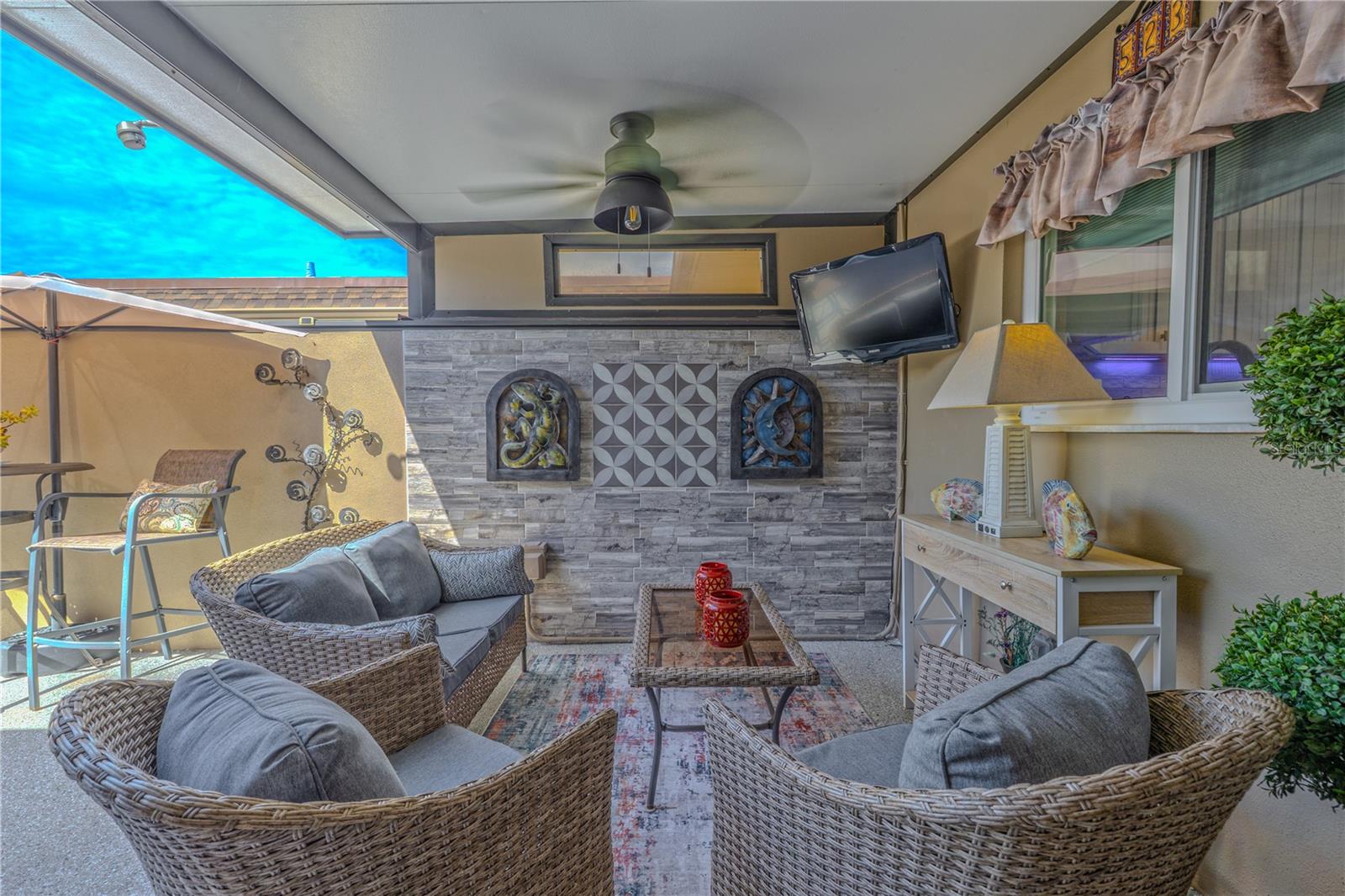 Listing photo id 4 for 523 Boca Ciega Point Boulevard S 1210