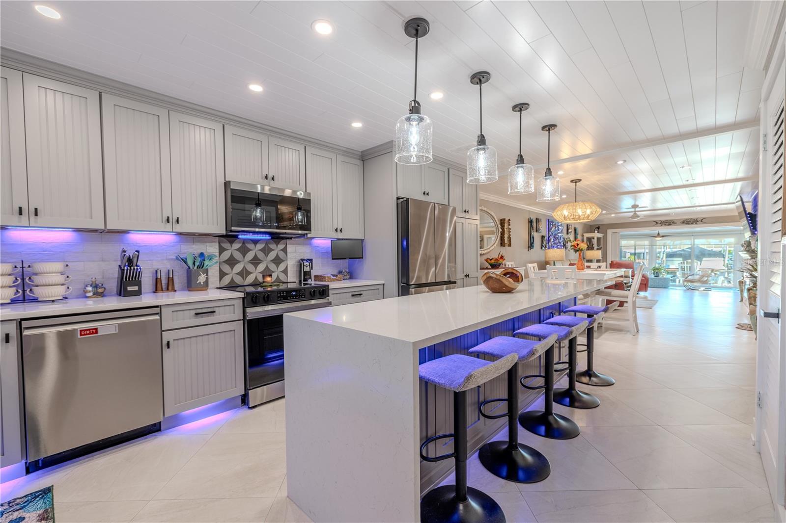 Listing photo id 6 for 523 Boca Ciega Point Boulevard S 1210