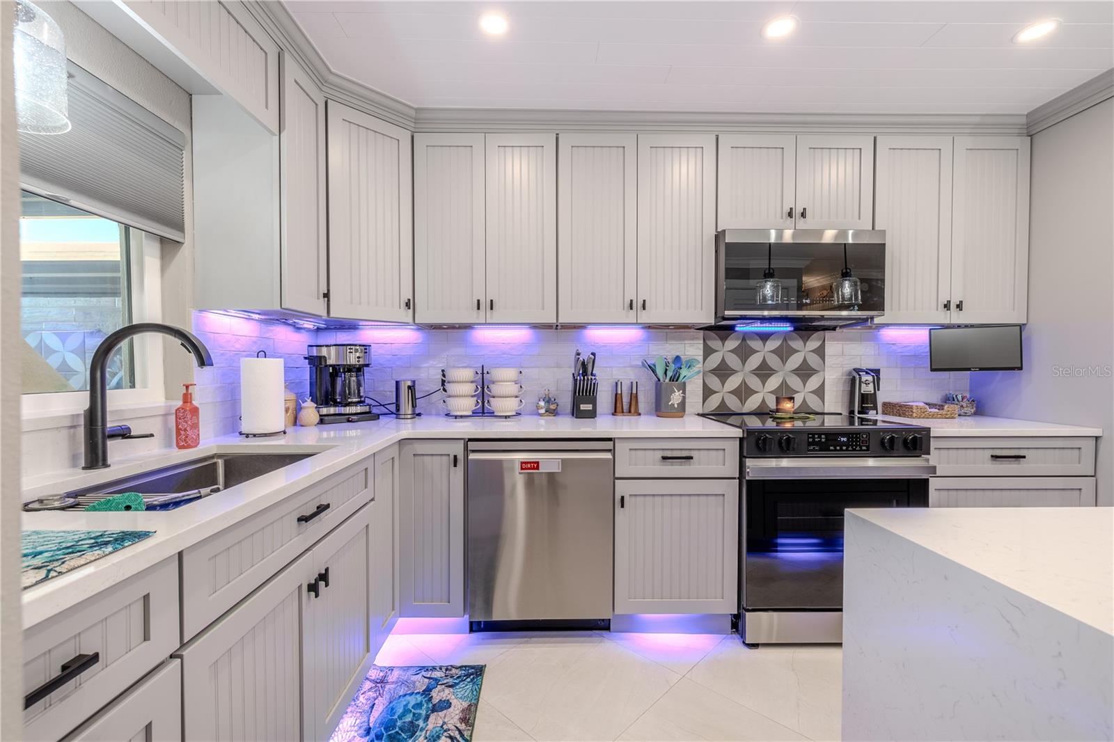 Listing photo id 7 for 523 Boca Ciega Point Boulevard S 1210