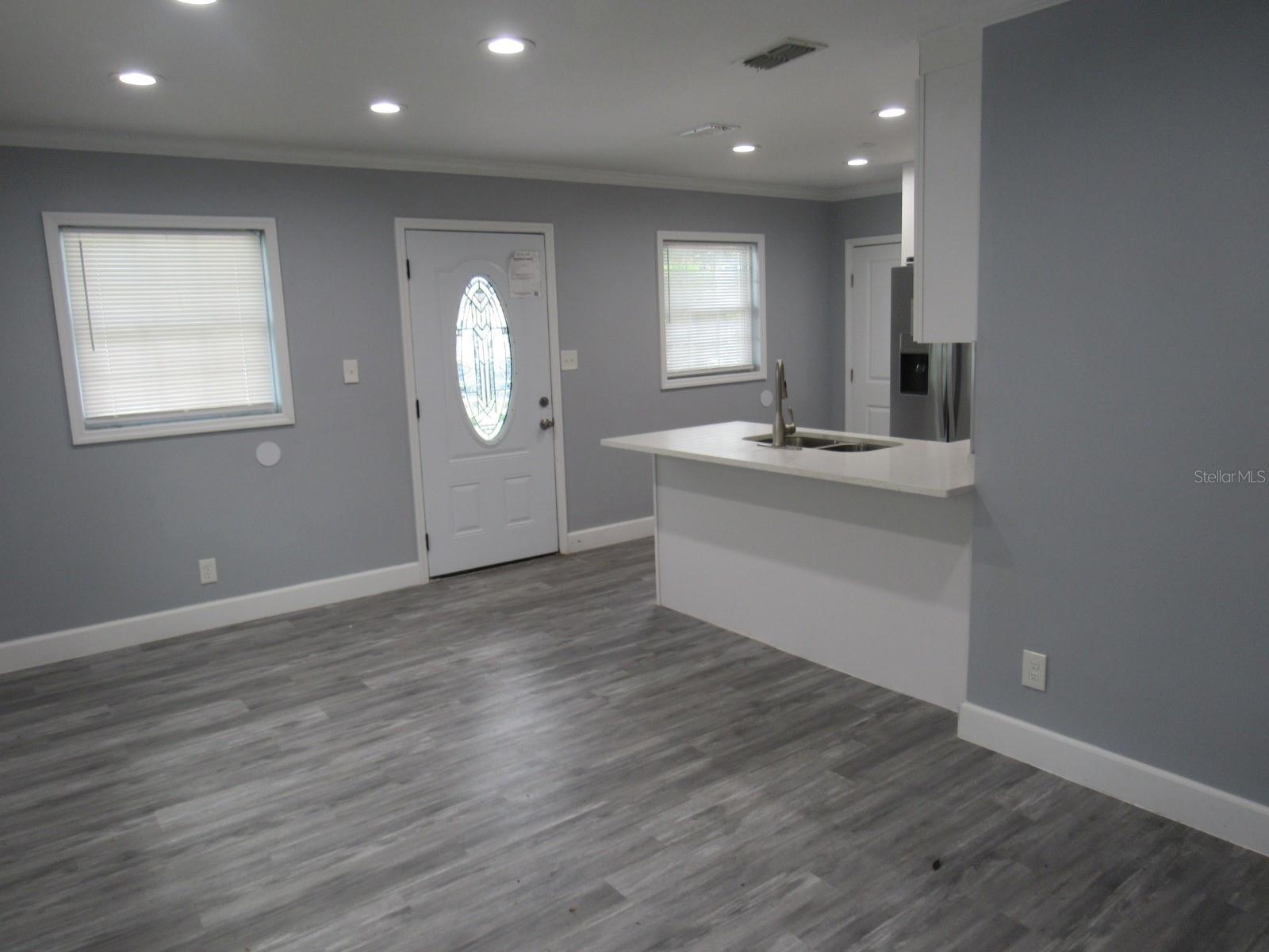 Image 4 of 20 For 9313 Elmer Street