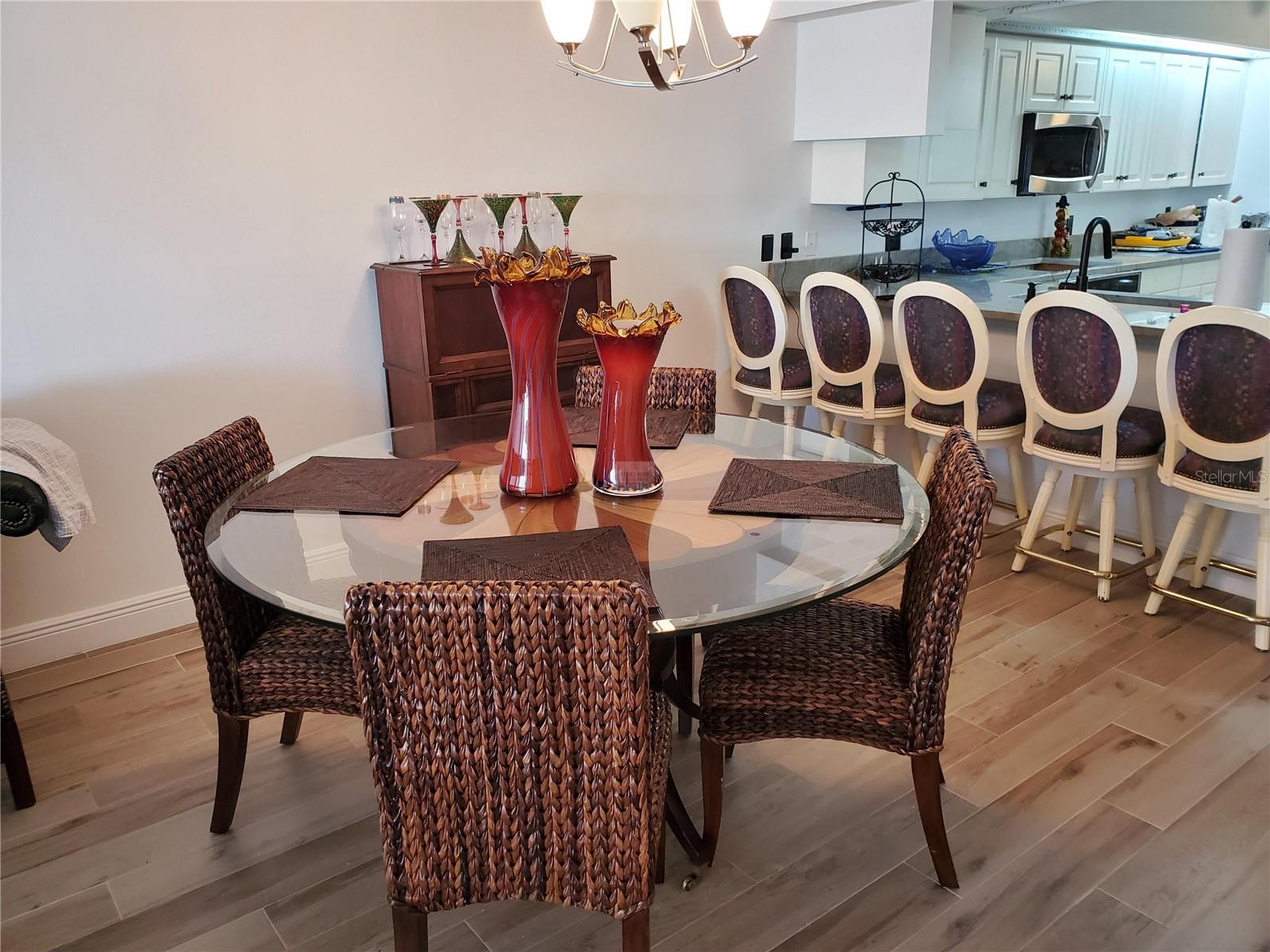 Image 10 of 41 For 6650 Sunset Way 220