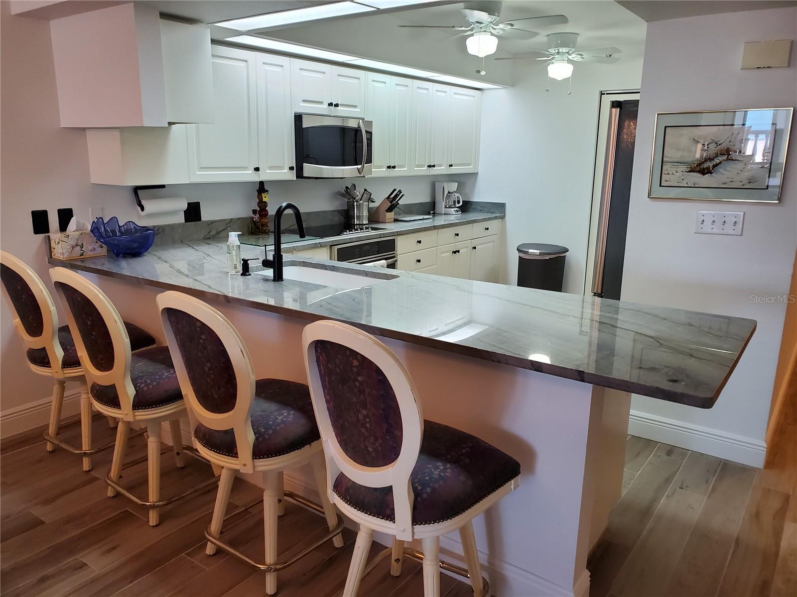 Image 11 of 41 For 6650 Sunset Way 220