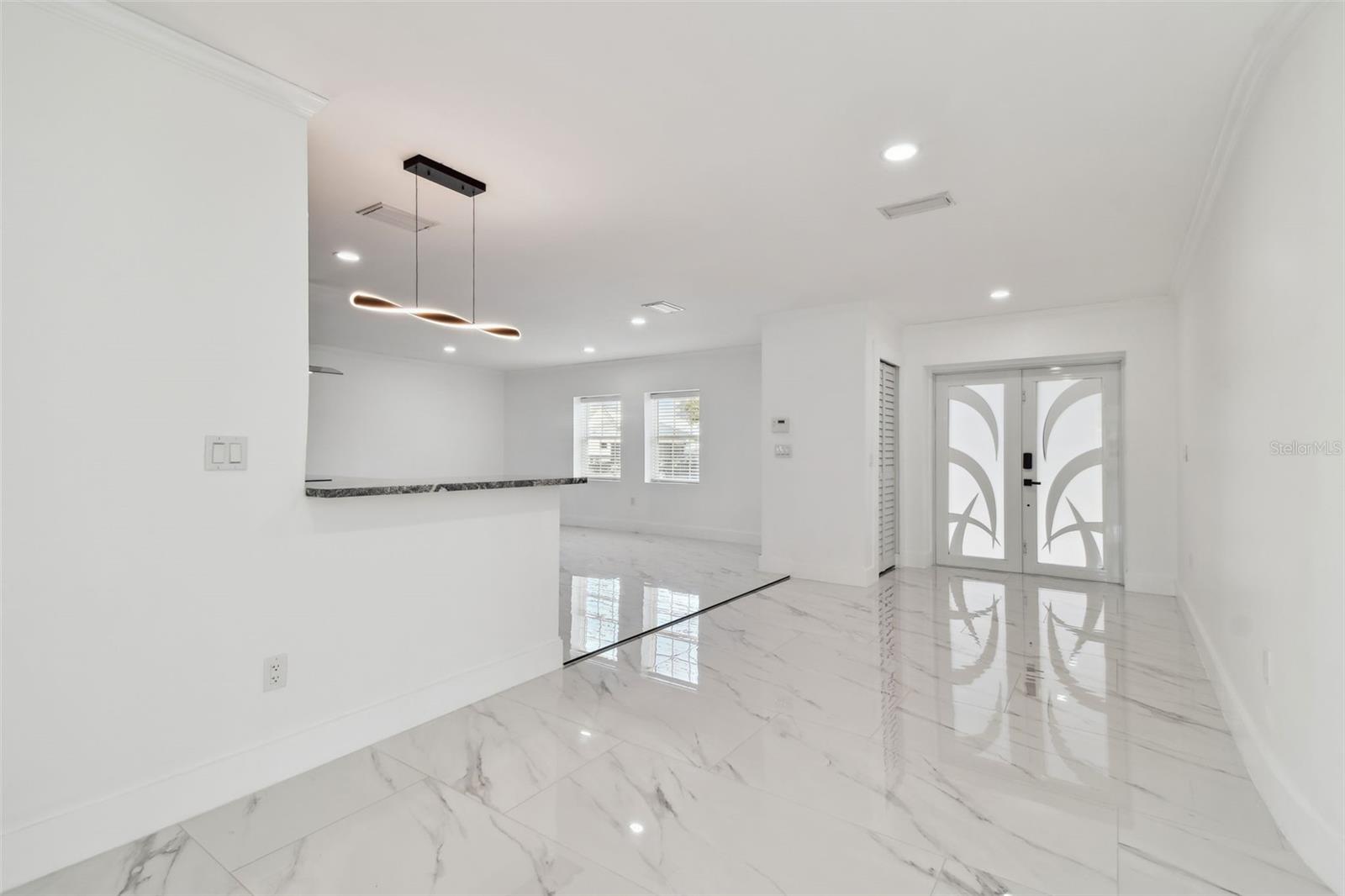 Listing photo id 9 for 8708 Thornwood Lane