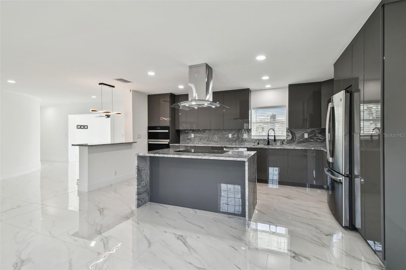 Listing photo id 13 for 8708 Thornwood Lane