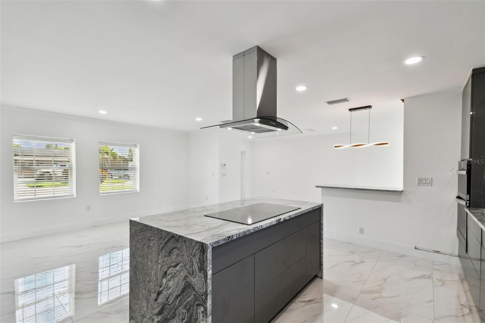 Listing photo id 17 for 8708 Thornwood Lane