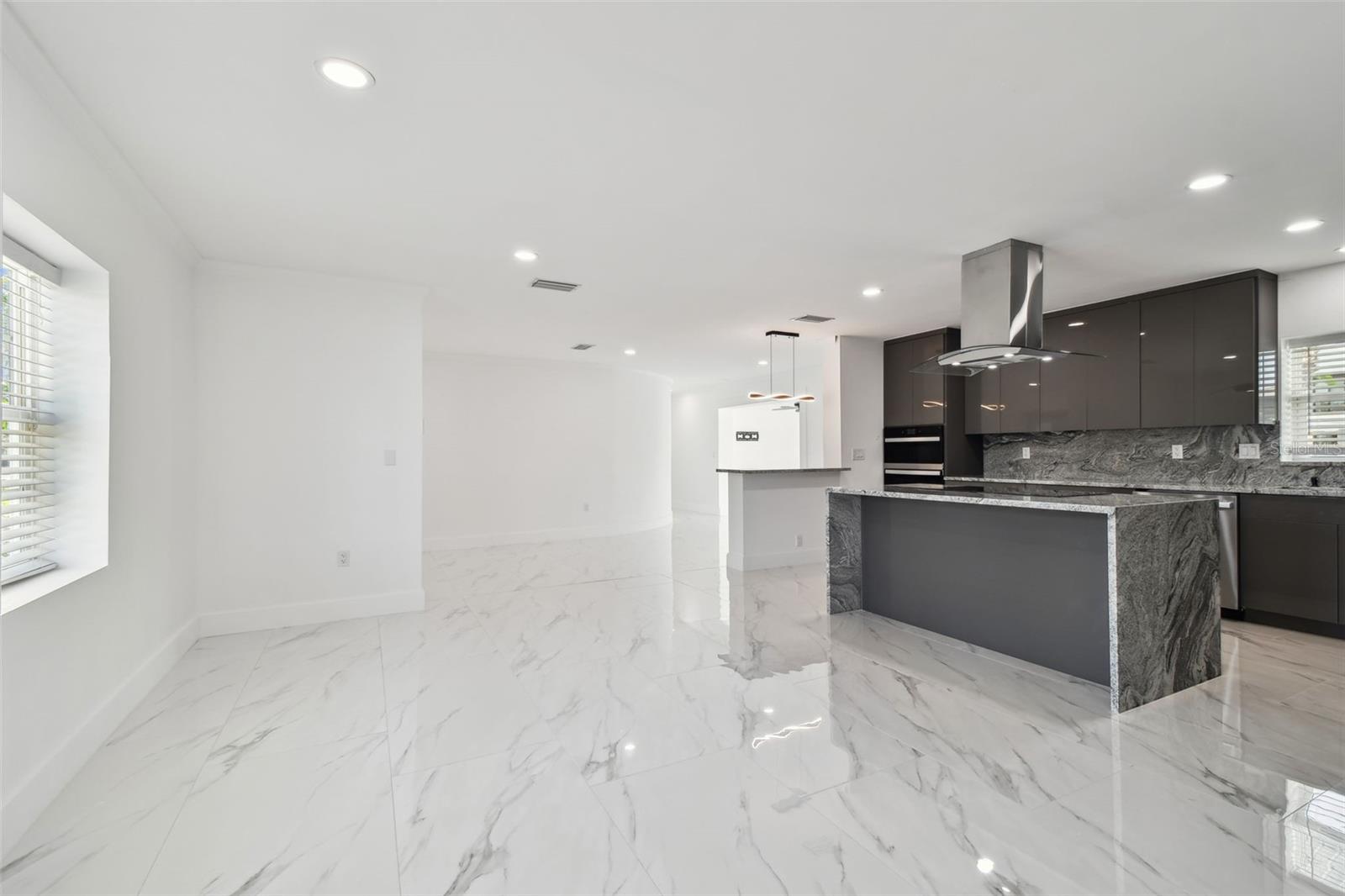 Listing photo id 20 for 8708 Thornwood Lane